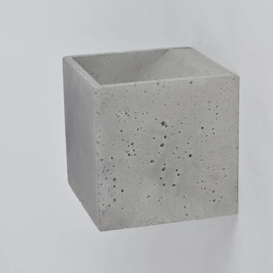BUCI Wandleuchte aus Leichtbeton