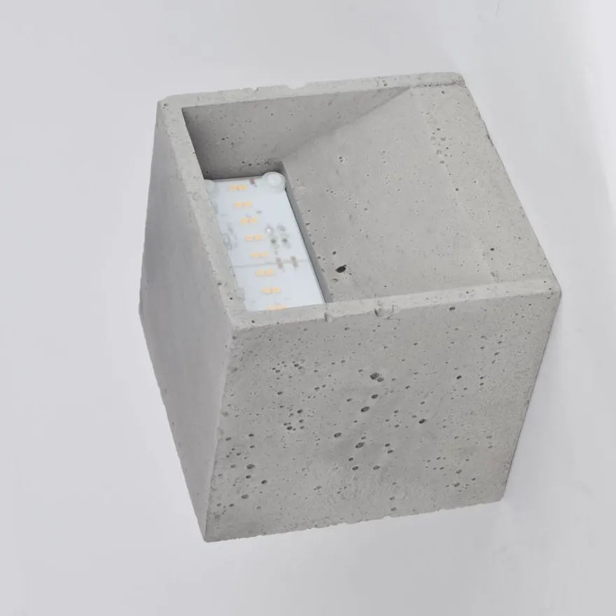 BUCI Wandleuchte aus Leichtbeton