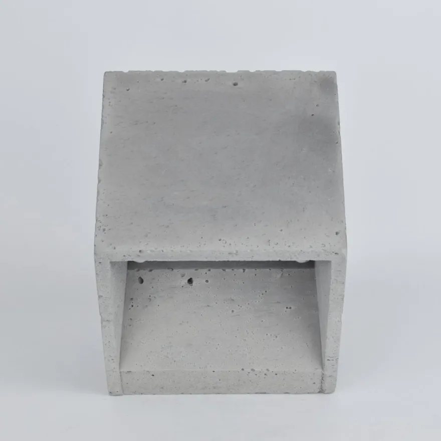 BUCI Wandleuchte aus Leichtbeton
